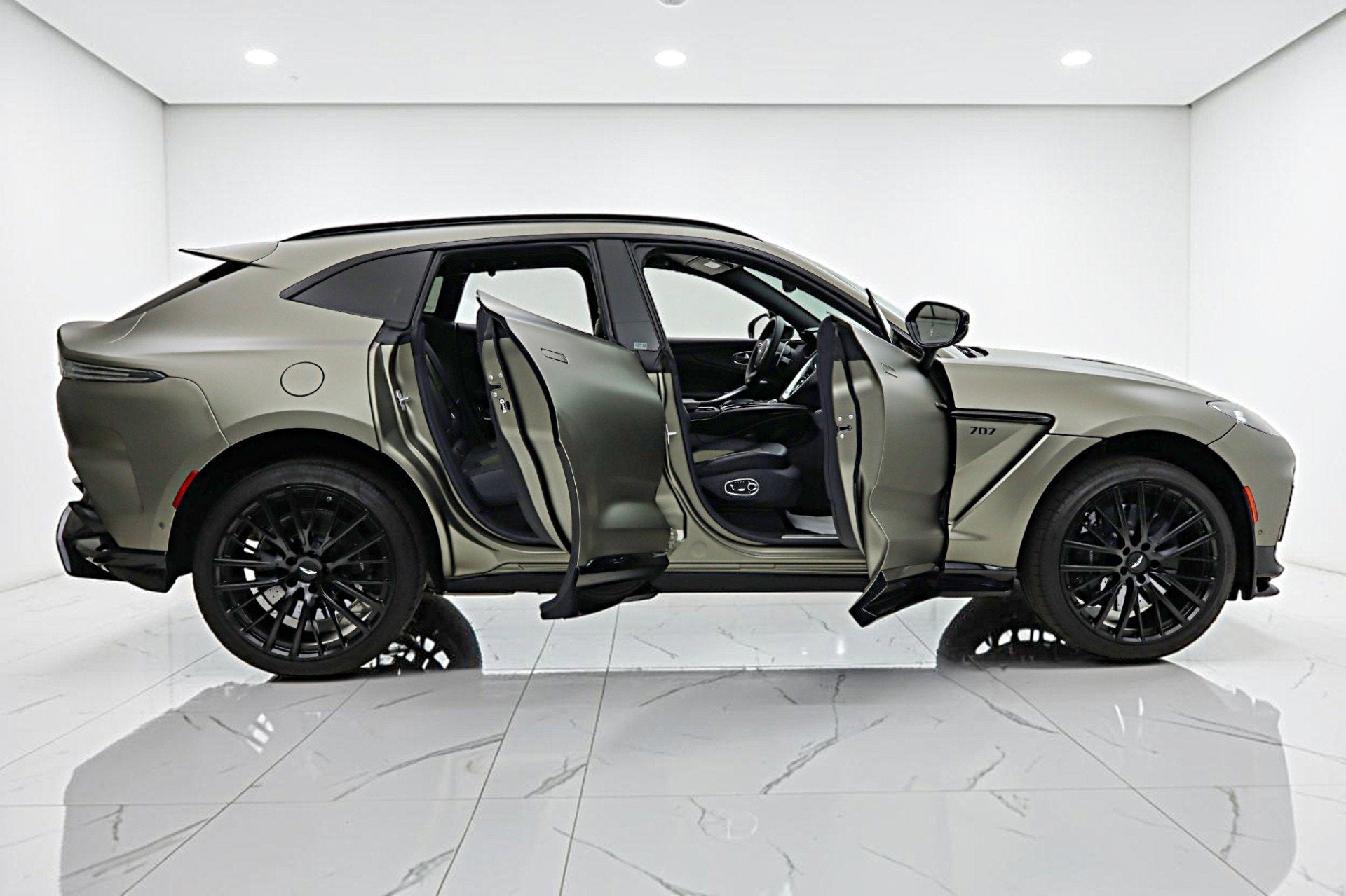 2023 Aston Martin DBX 707