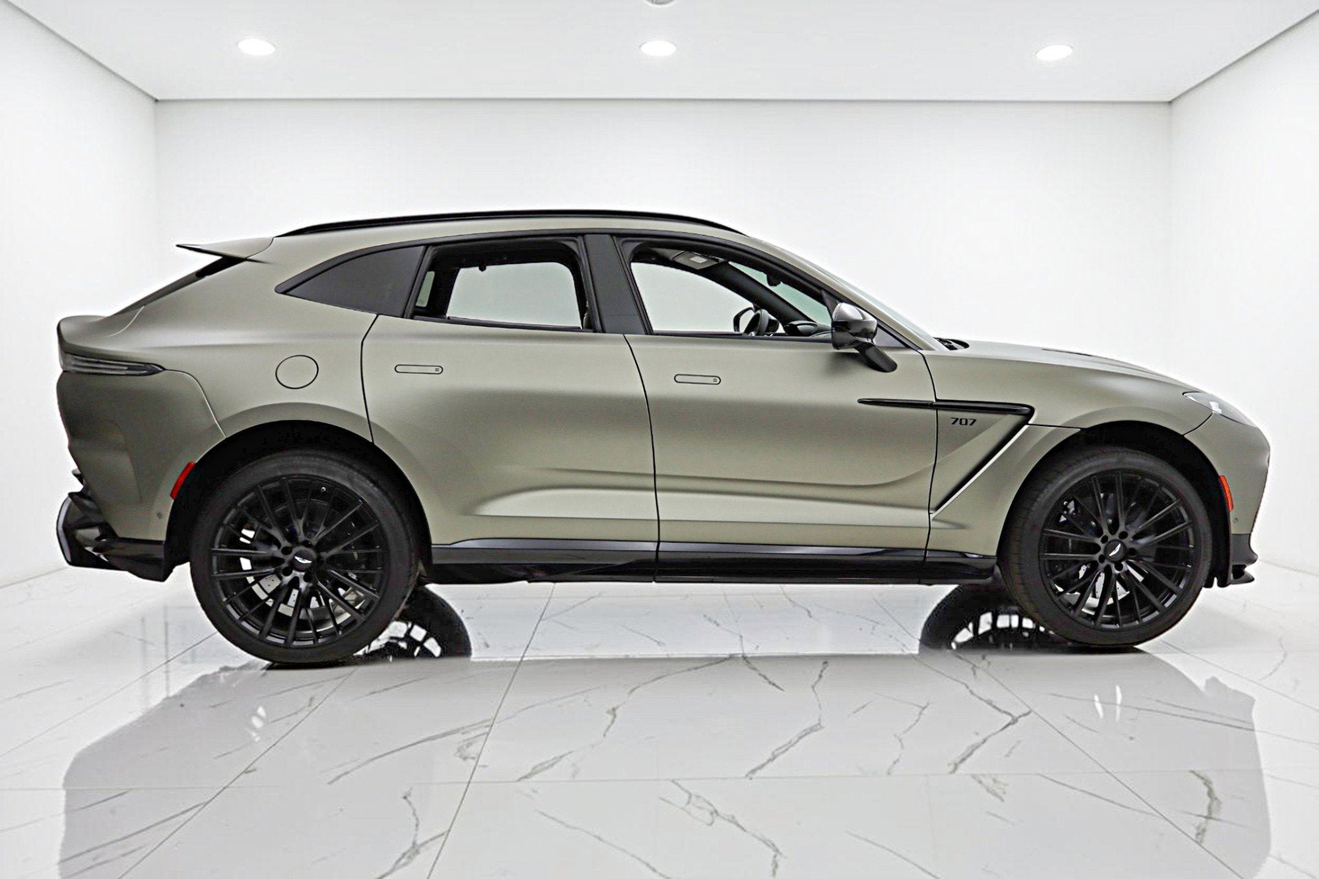2023 Aston Martin DBX 707