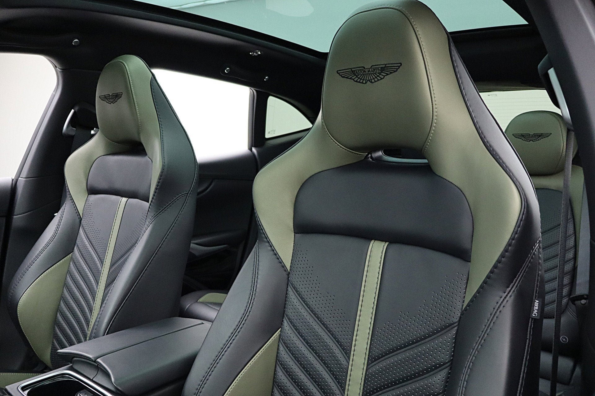 2023 Aston Martin DBX 707