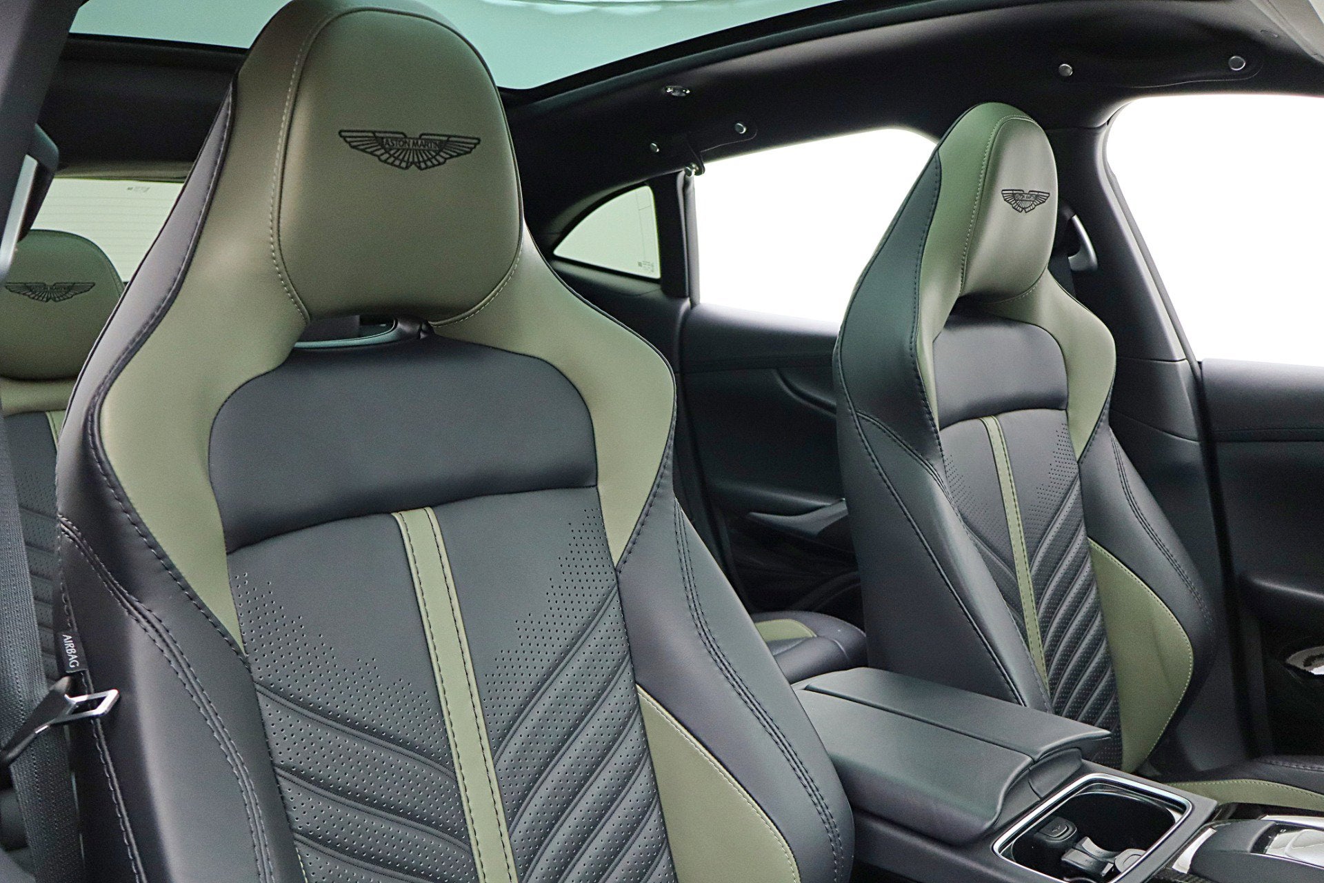 2023 Aston Martin DBX 707