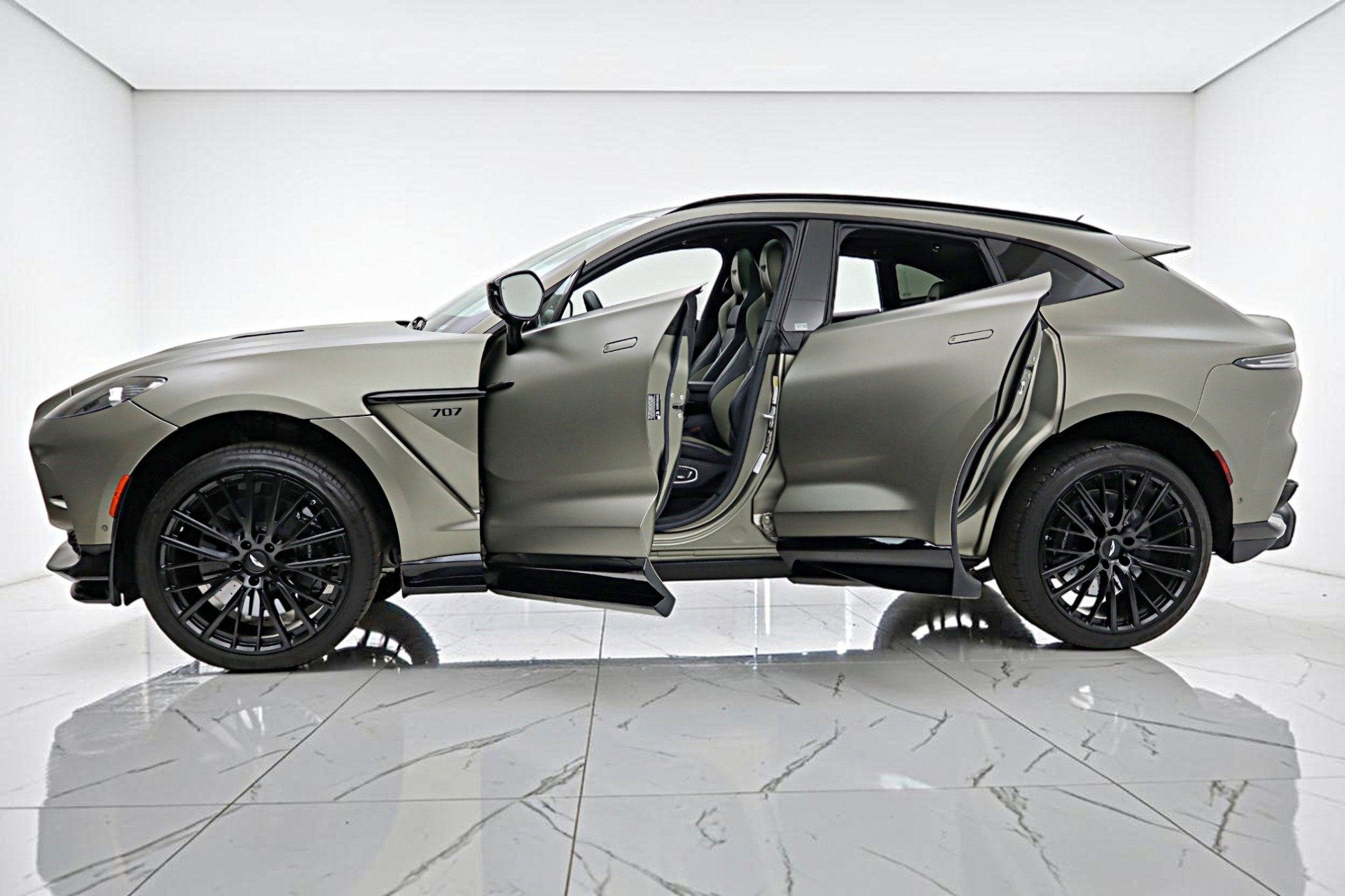 2023 Aston Martin DBX 707