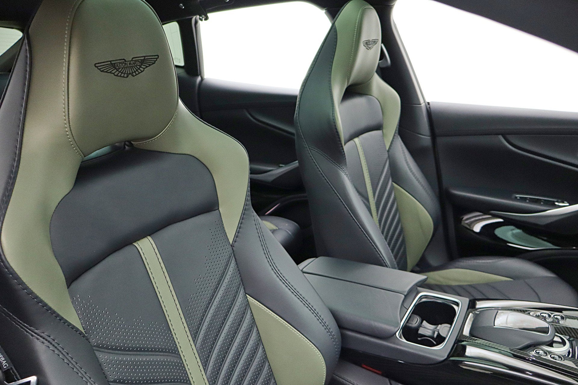 2023 Aston Martin DBX 707