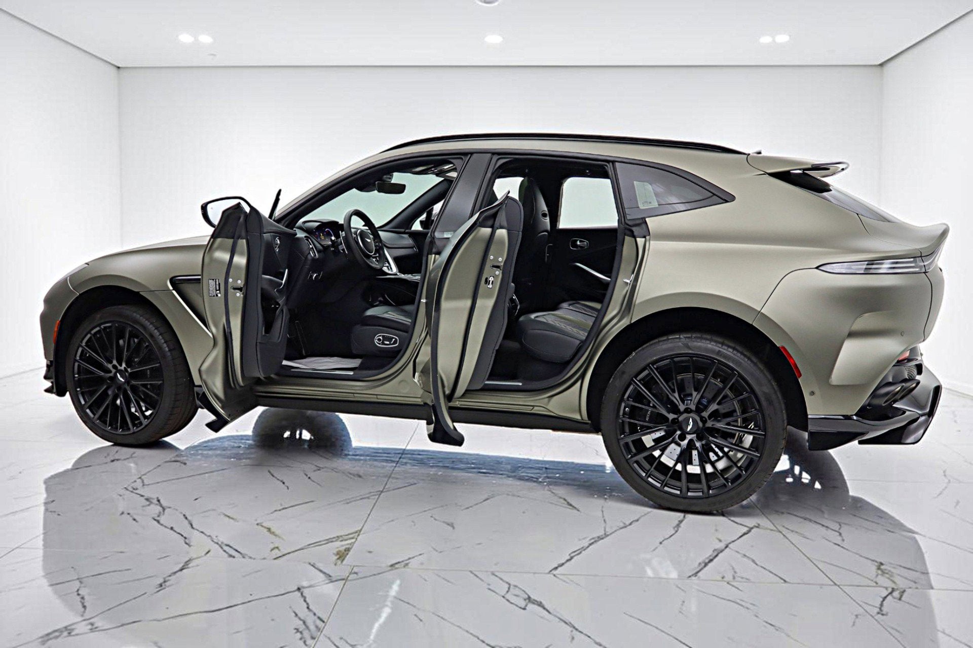 2023 Aston Martin DBX 707