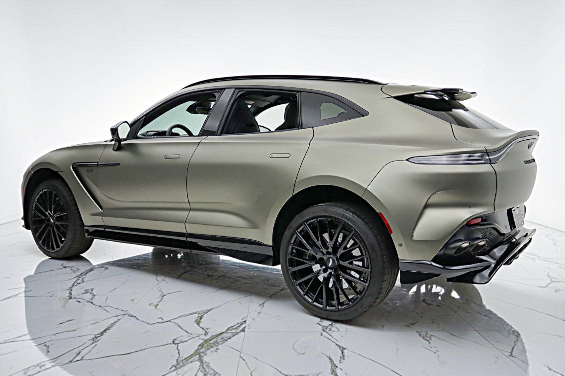 2023 Aston Martin DBX 707