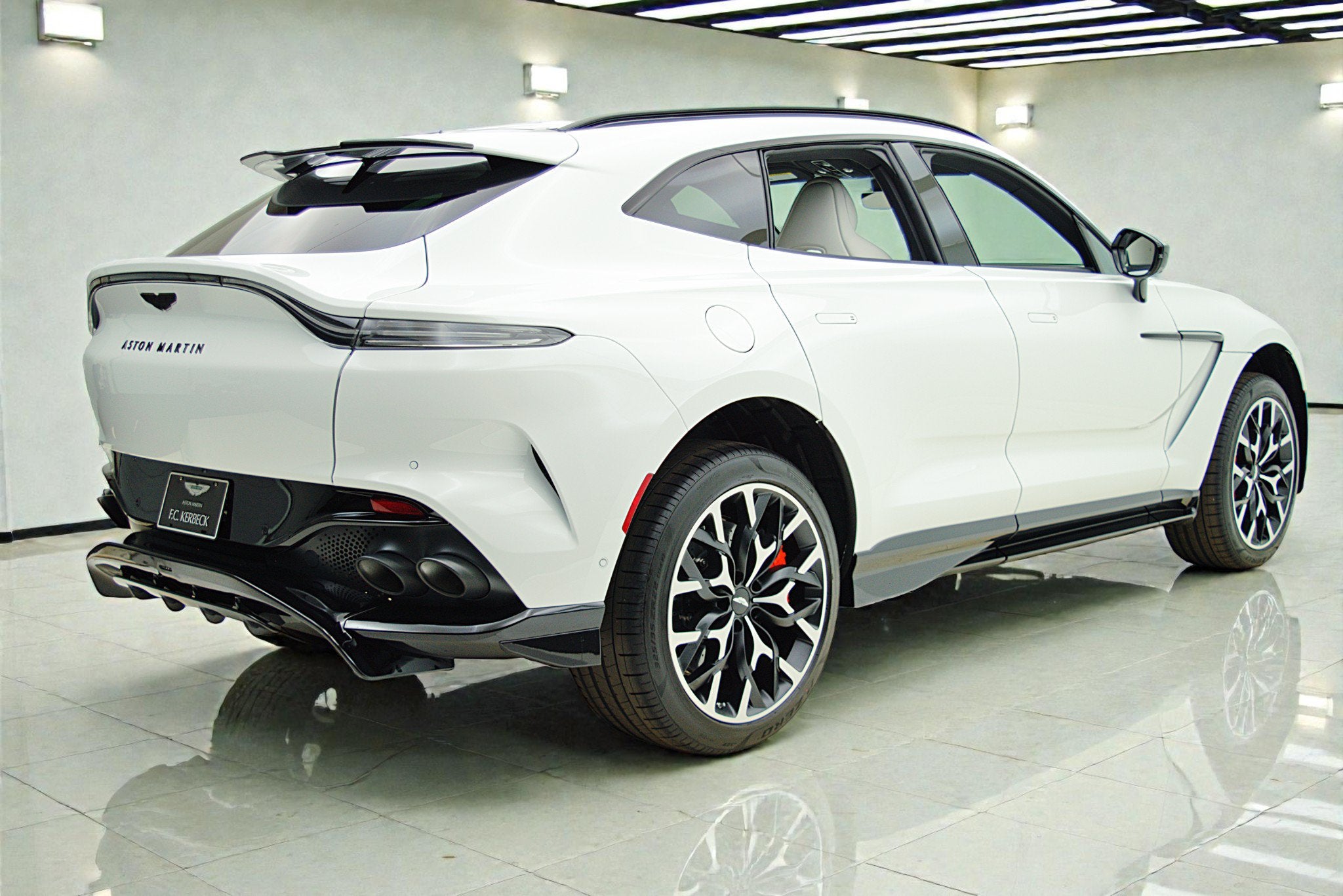2023 Aston Martin DBX 707