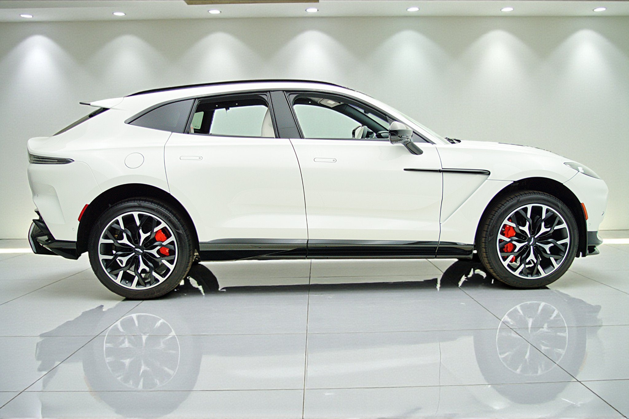 2023 Aston Martin DBX 707