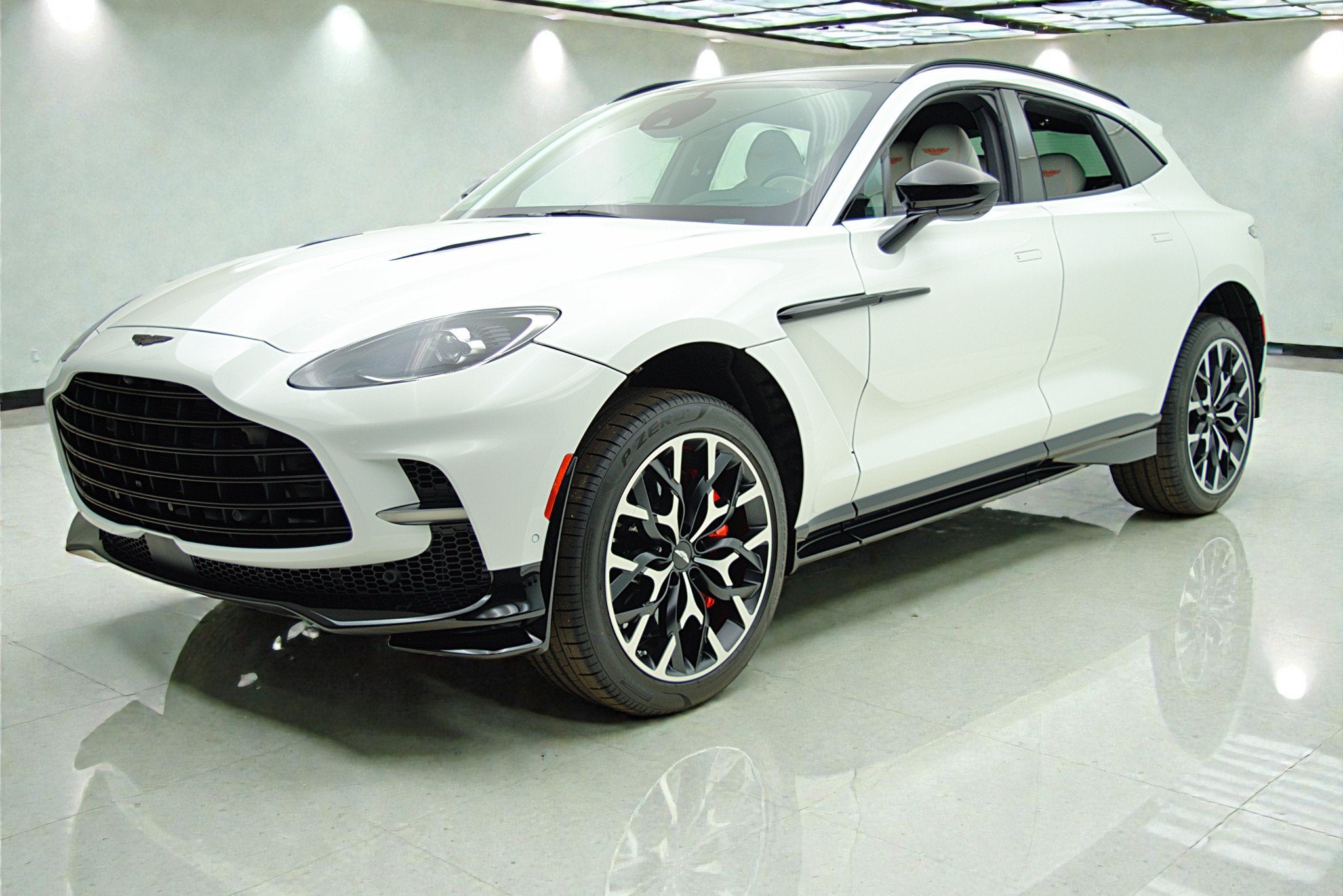 2023 Aston Martin DBX 707