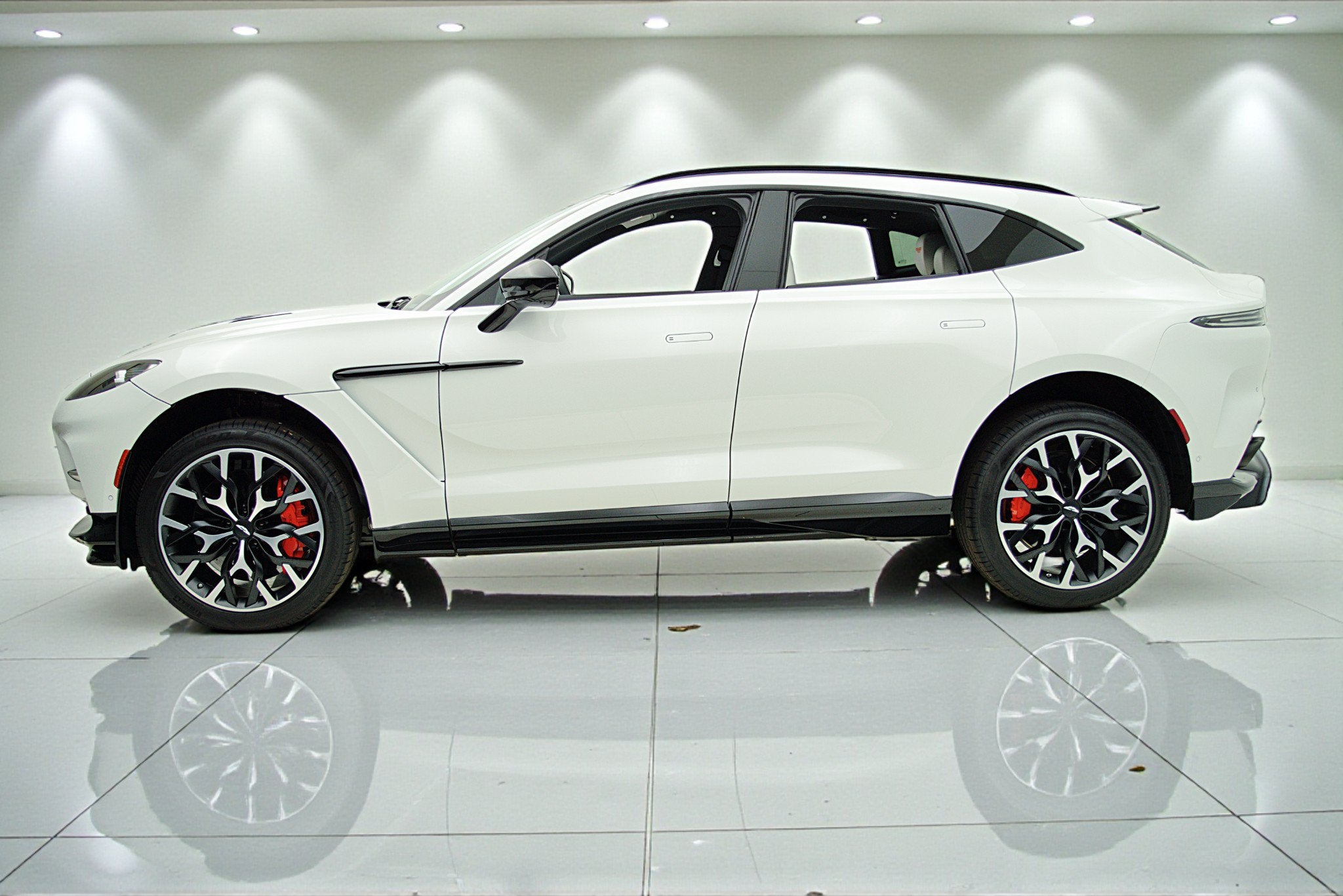 2023 Aston Martin DBX 707