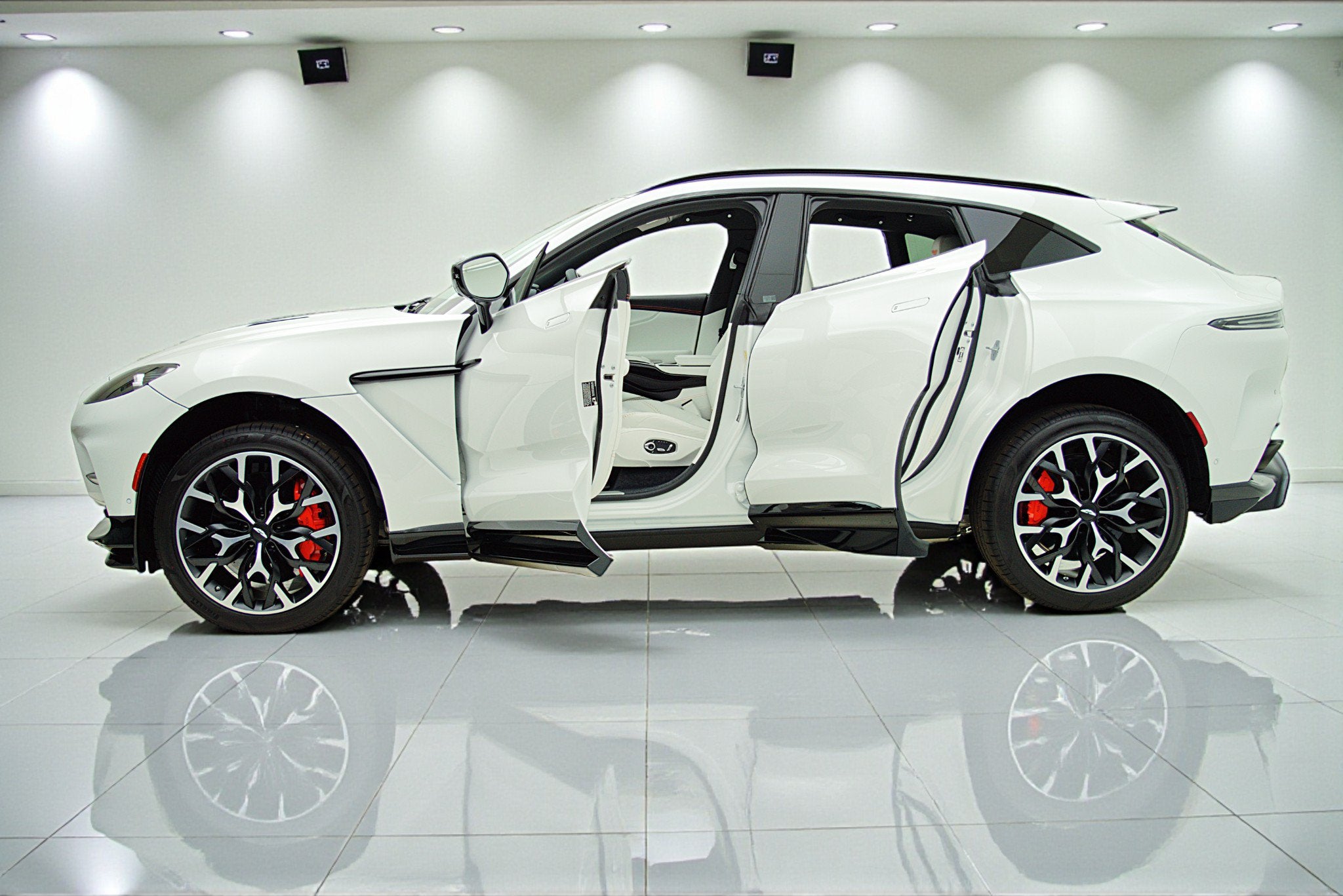 2023 Aston Martin DBX 707