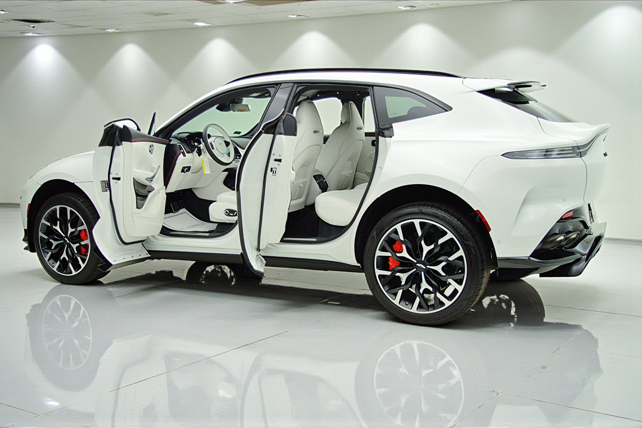 2023 Aston Martin DBX 707