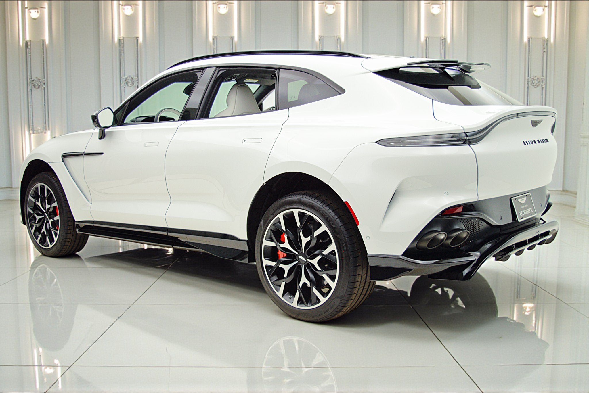 2023 Aston Martin DBX 707