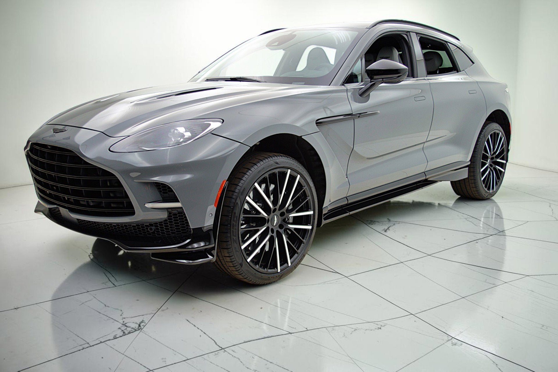 2023 Aston Martin DBX 707
