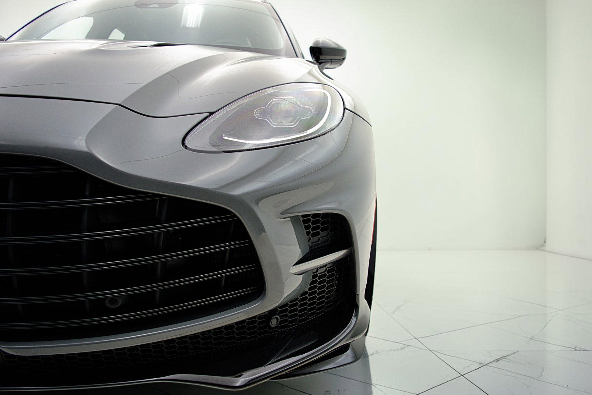 2023 Aston Martin DBX 707