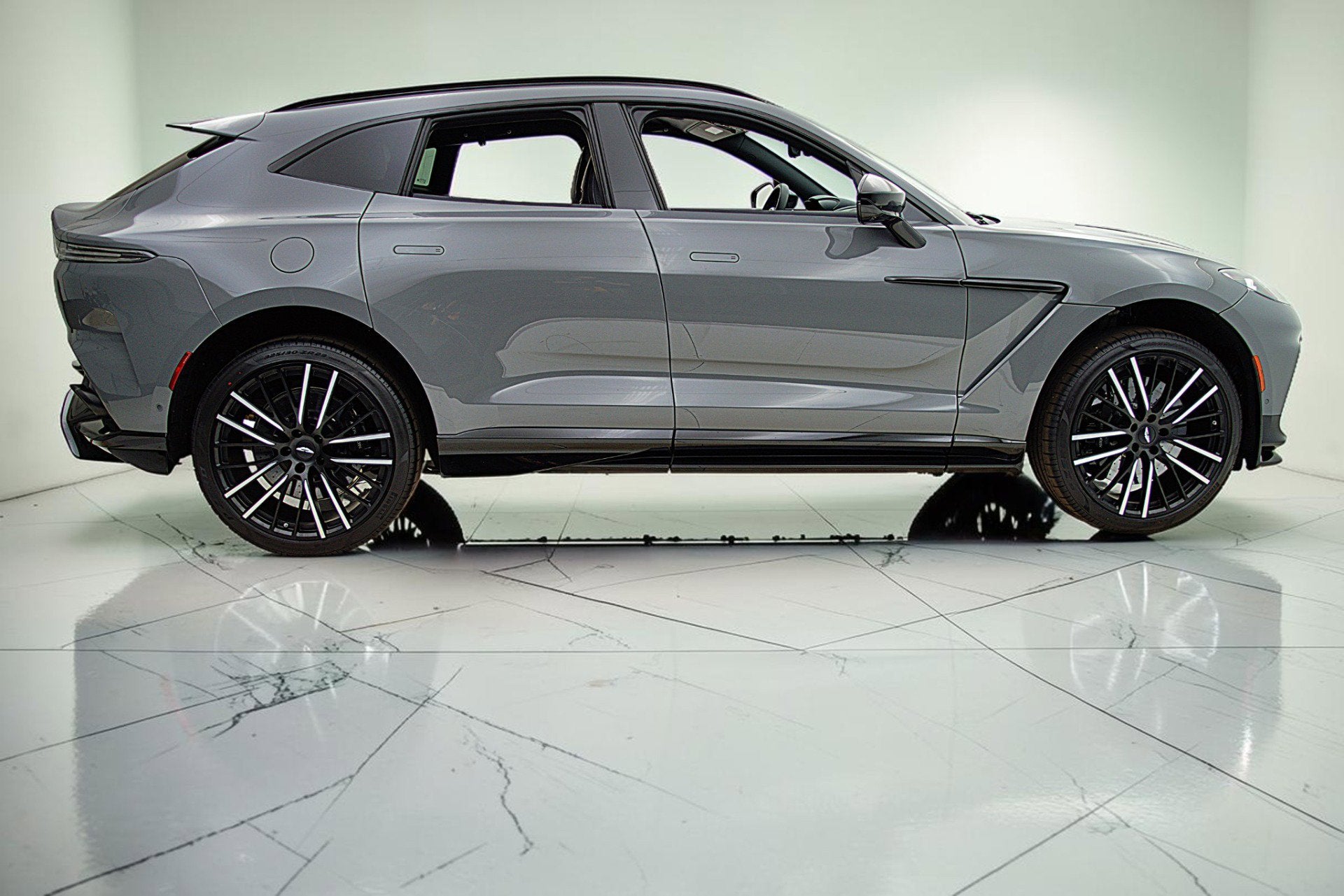 2023 Aston Martin DBX 707