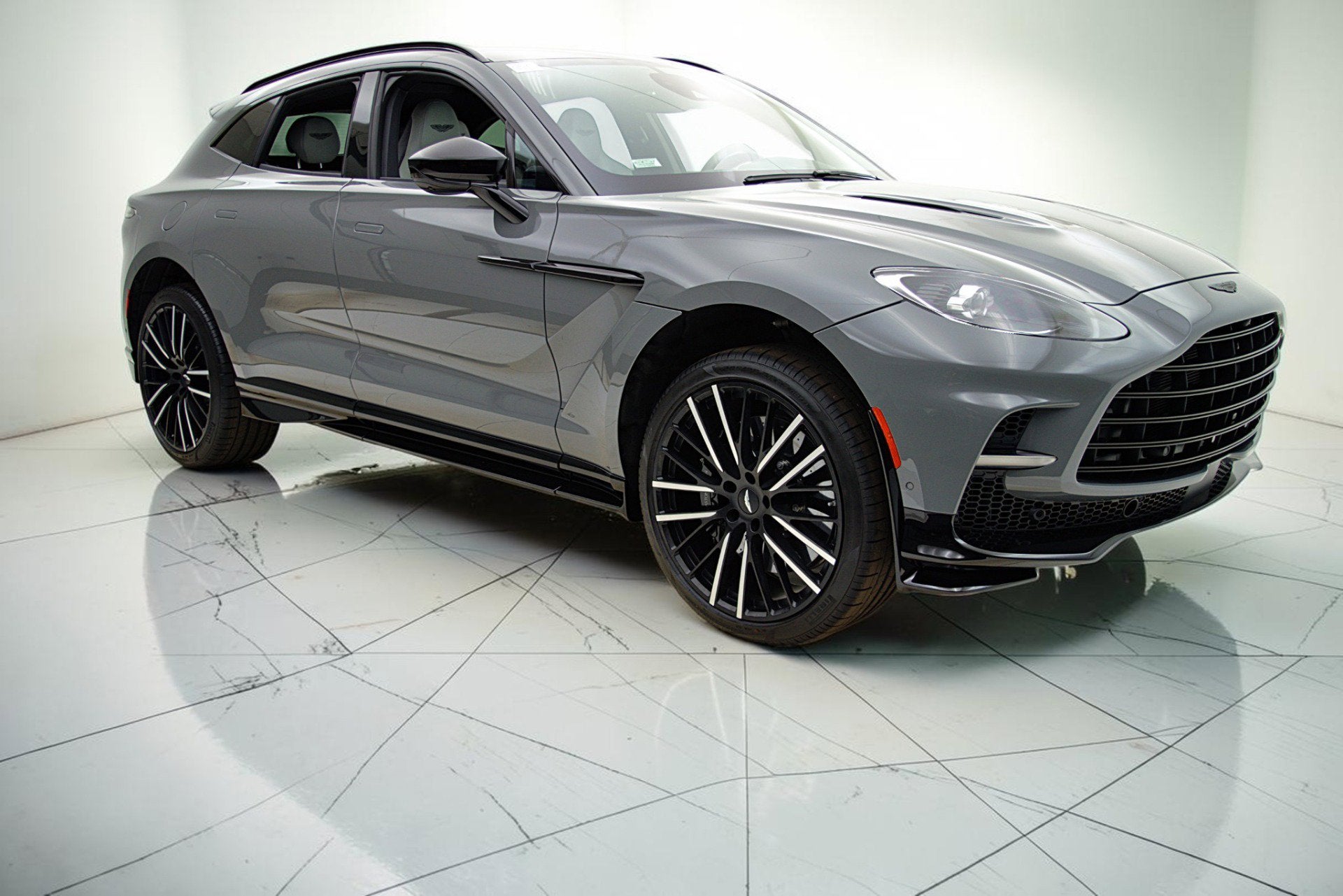 2023 Aston Martin DBX 707