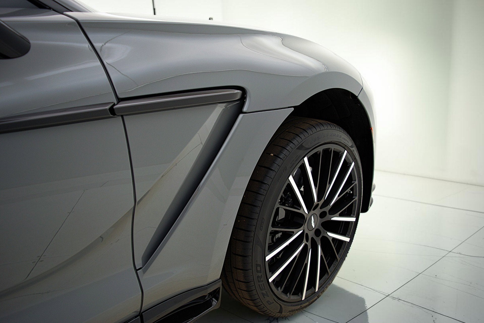 2023 Aston Martin DBX 707