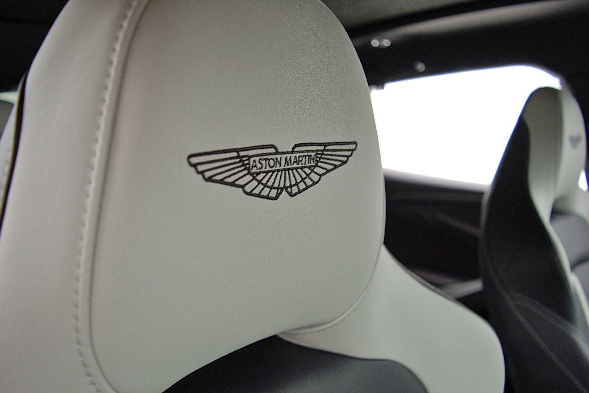2023 Aston Martin DBX 707