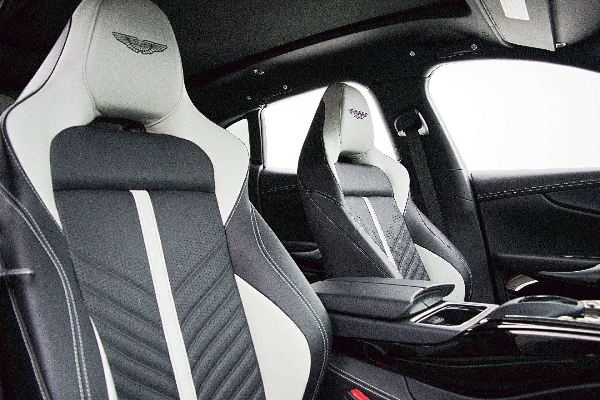 2023 Aston Martin DBX 707