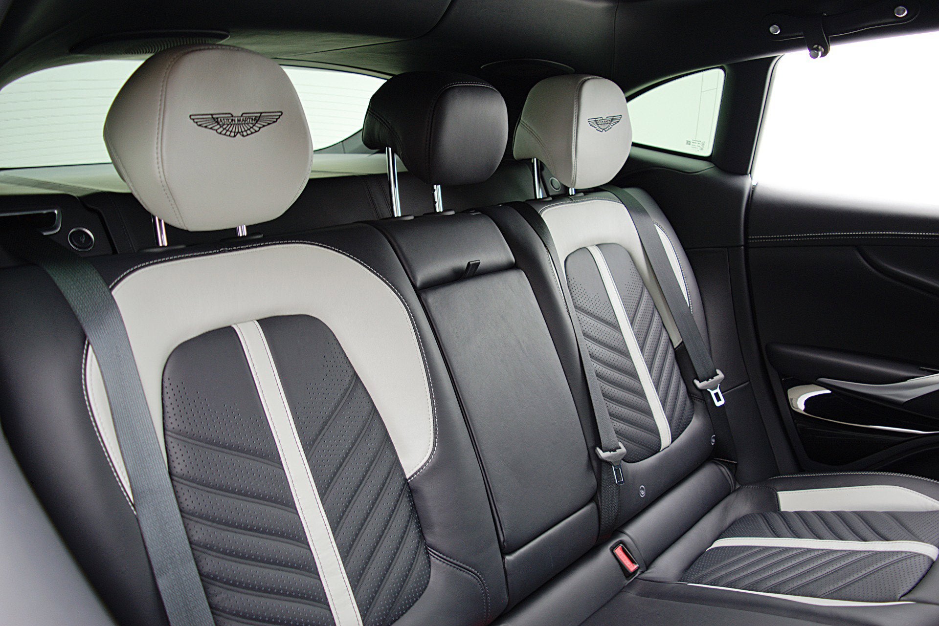 2023 Aston Martin DBX 707