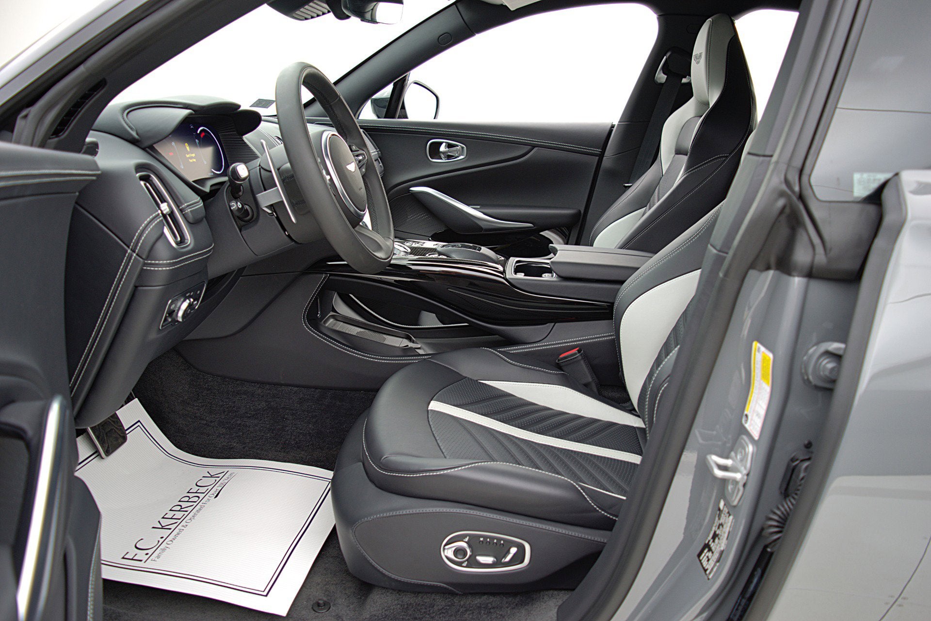 2023 Aston Martin DBX 707