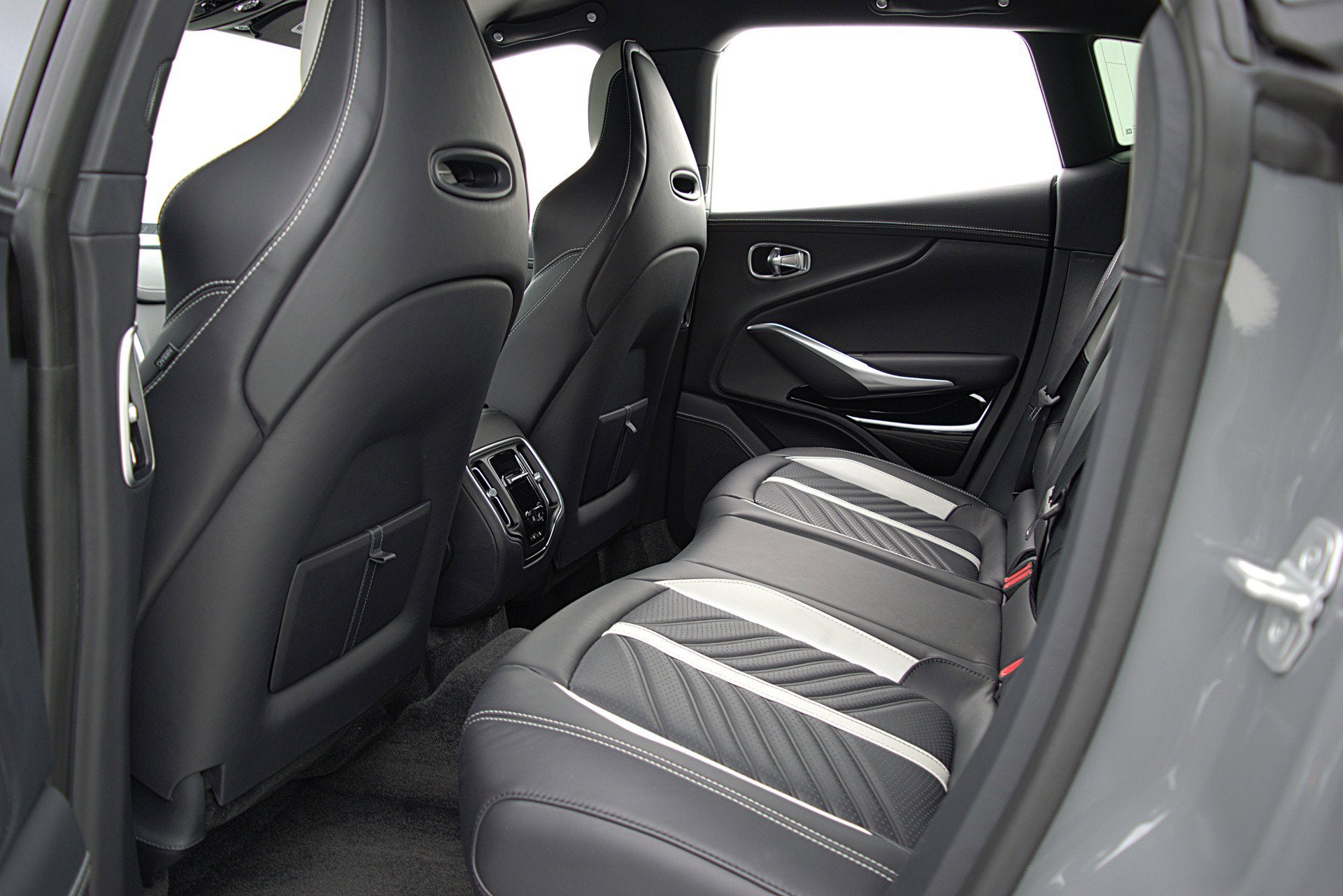 2023 Aston Martin DBX 707