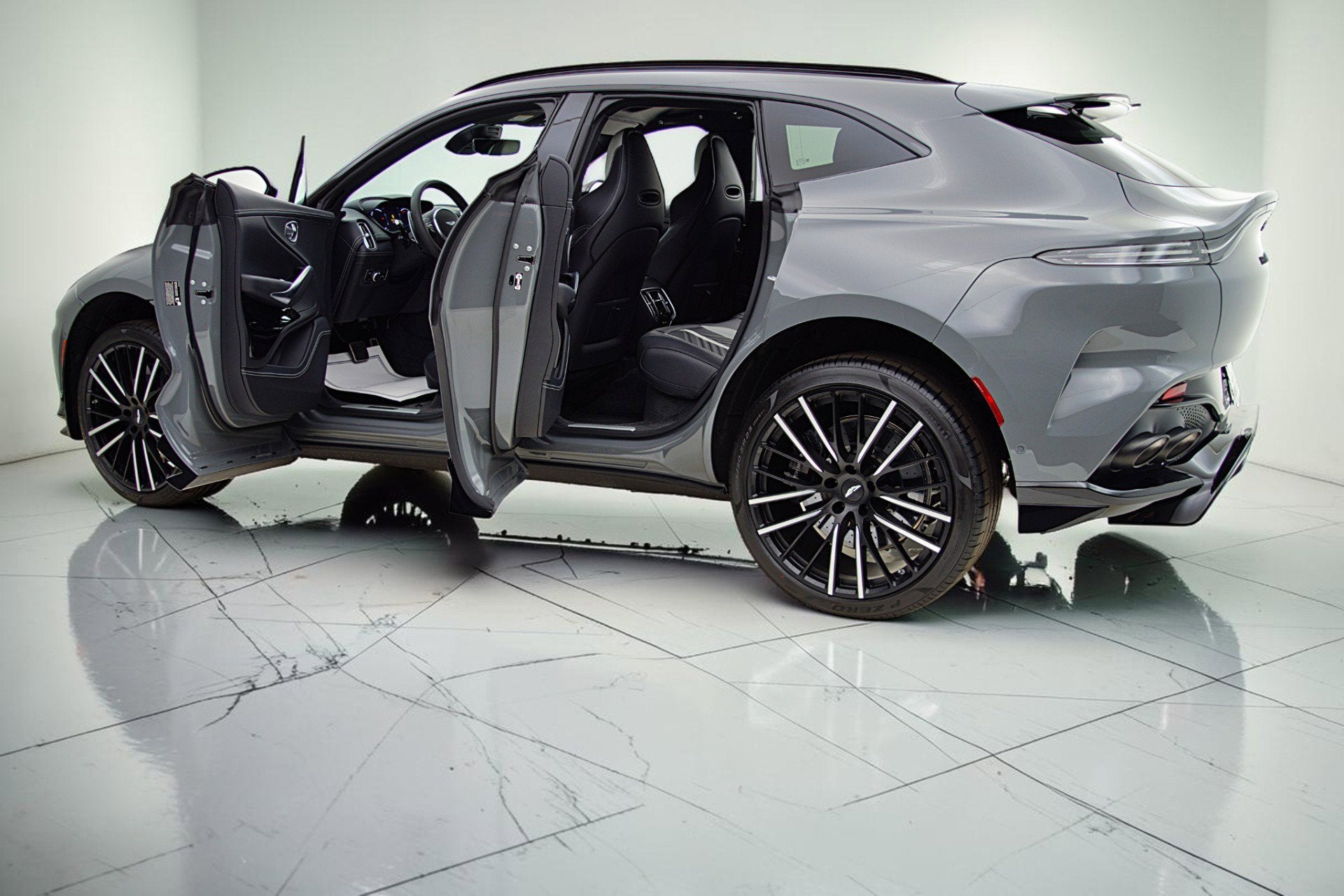 2023 Aston Martin DBX 707