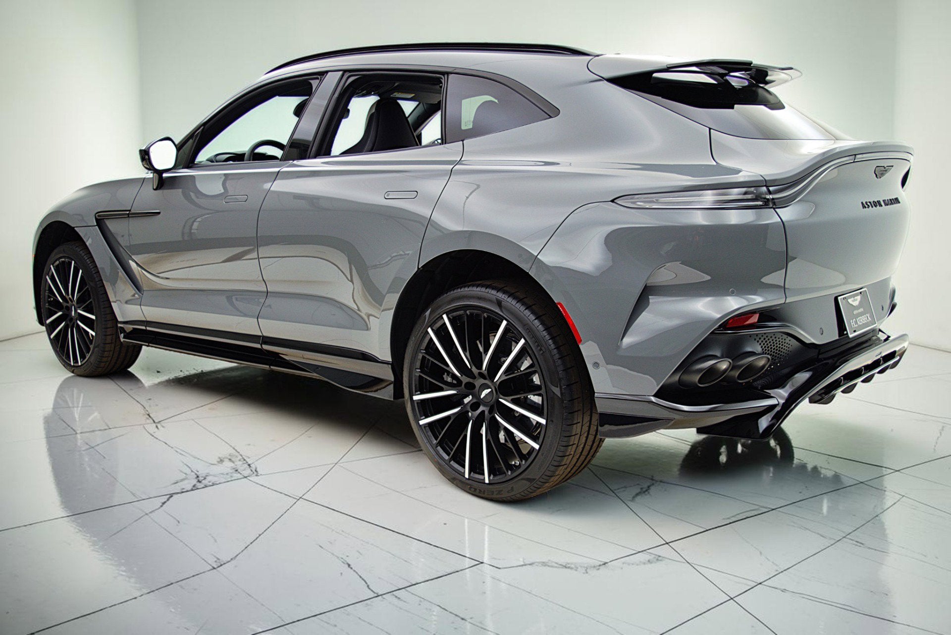 2023 Aston Martin DBX 707