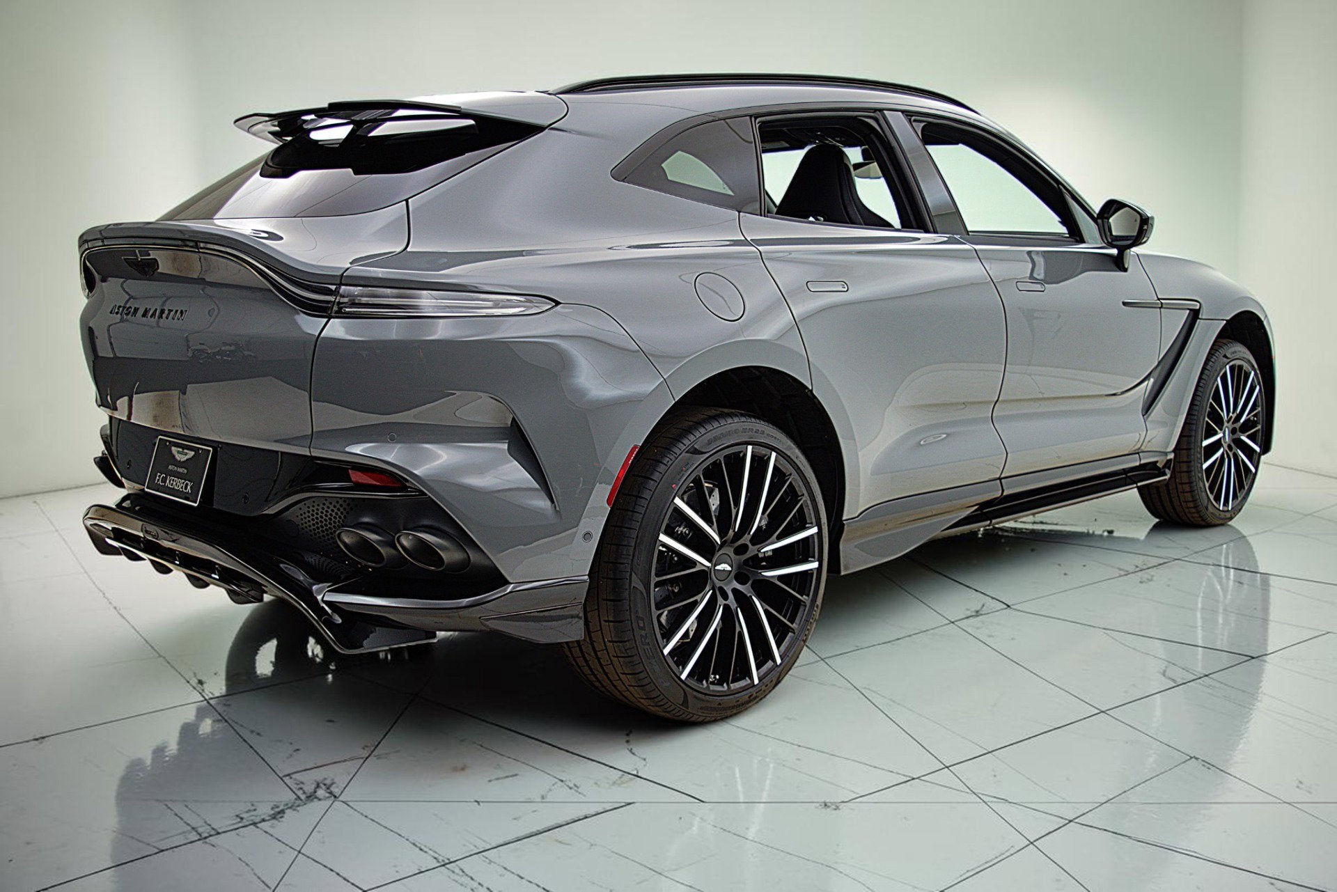 2023 Aston Martin DBX 707