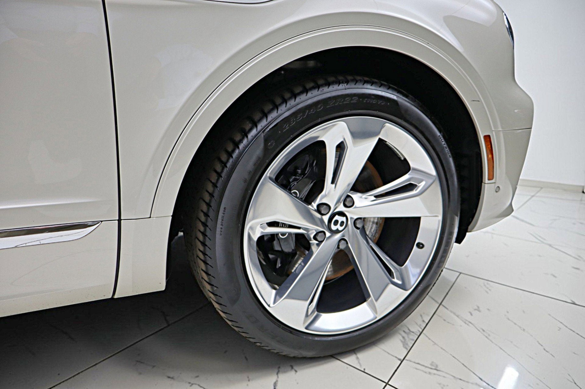 2024 Bentley Bentayga Hybrid V6/LEASE OPTIONS AVAILABLE