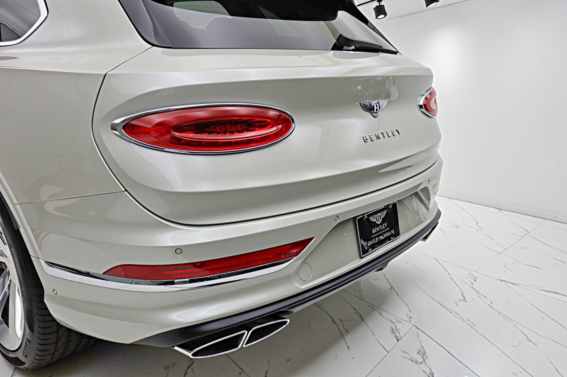 2024 Bentley Bentayga Hybrid V6/LEASE OPTIONS AVAILABLE