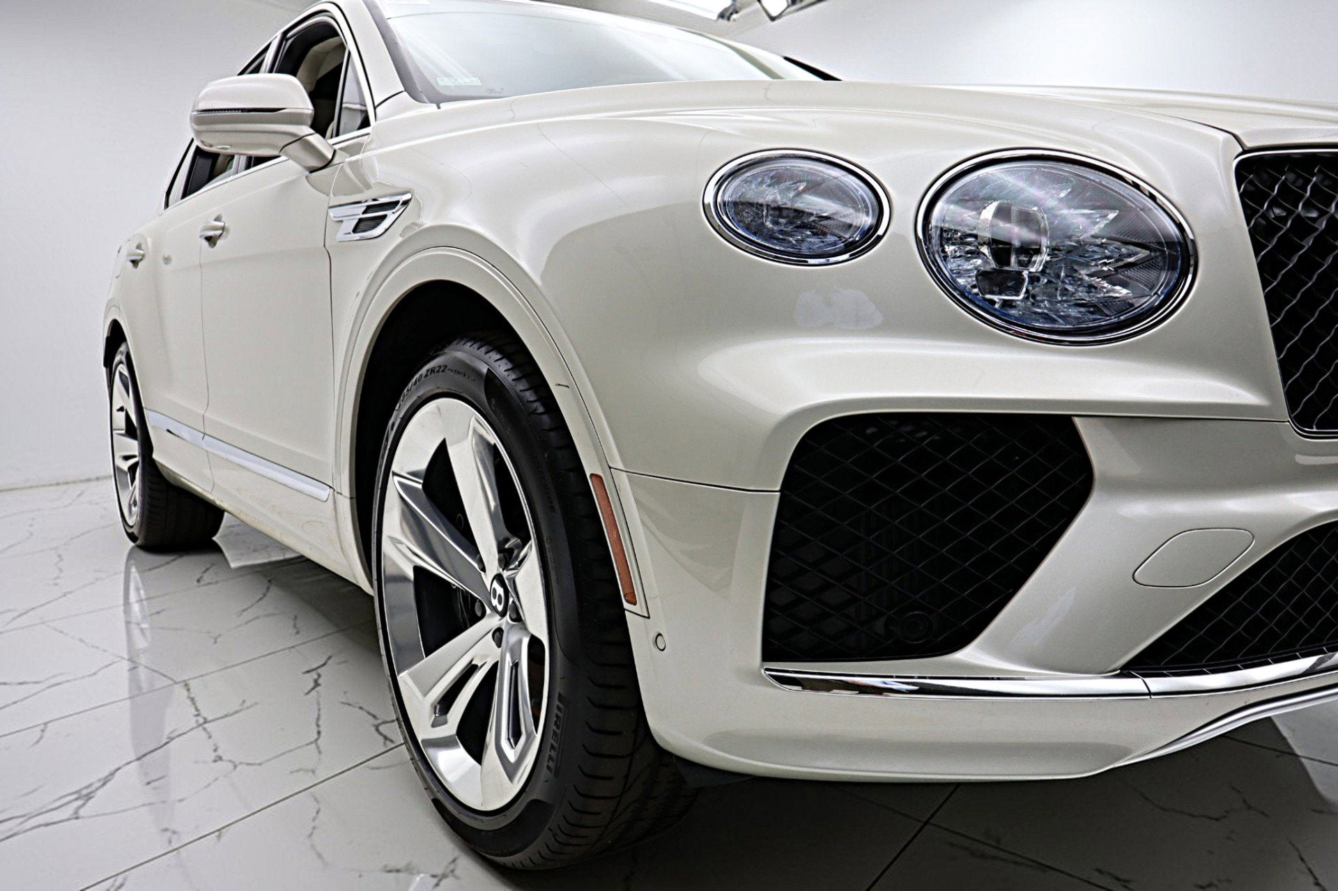 2024 Bentley Bentayga Hybrid V6/LEASE OPTIONS AVAILABLE