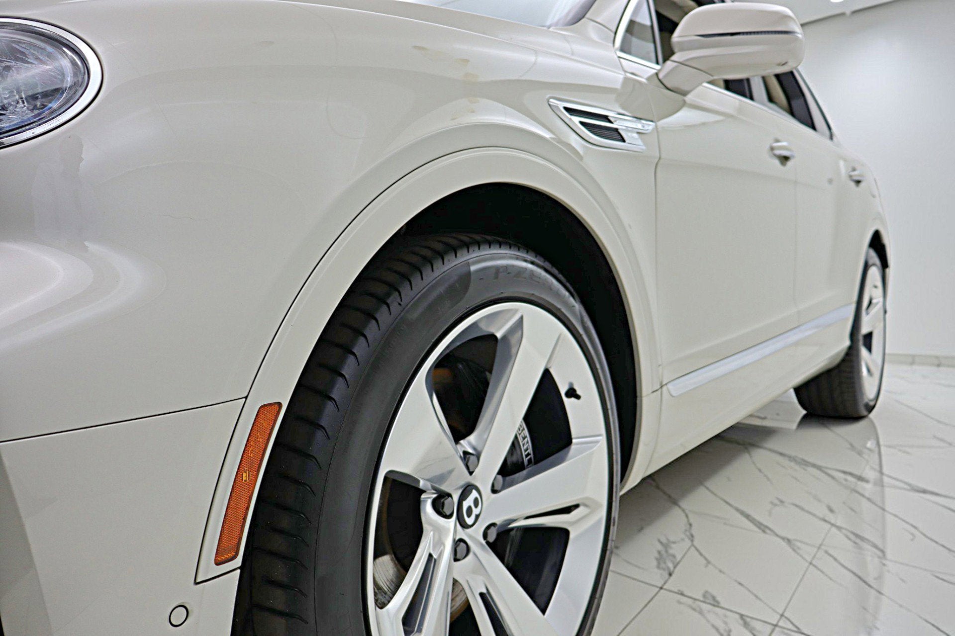 2024 Bentley Bentayga Hybrid V6/LEASE OPTIONS AVAILABLE