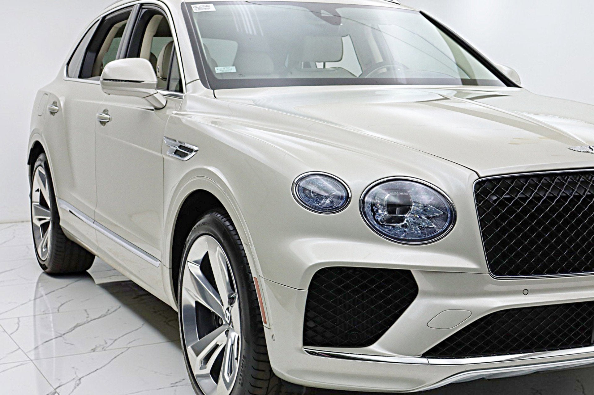 2024 Bentley Bentayga Hybrid V6/LEASE OPTIONS AVAILABLE