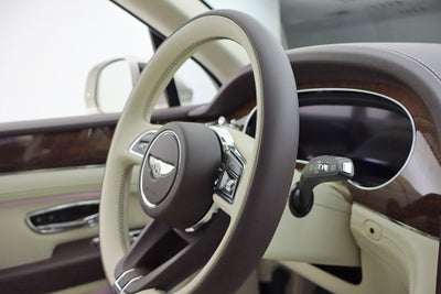 2024 Bentley Bentayga Hybrid V6/LEASE OPTIONS AVAILABLE