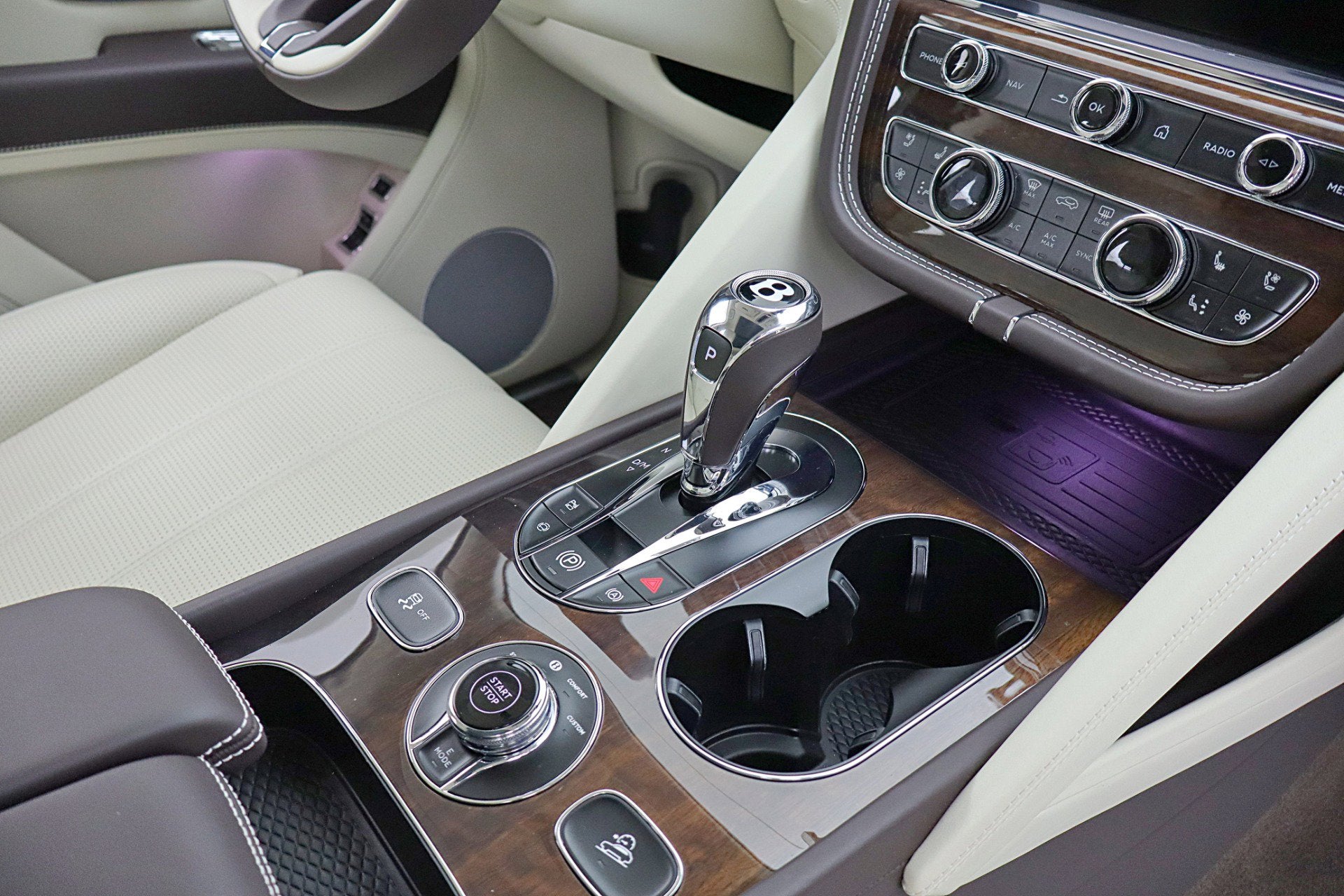 2024 Bentley Bentayga Hybrid V6/LEASE OPTIONS AVAILABLE