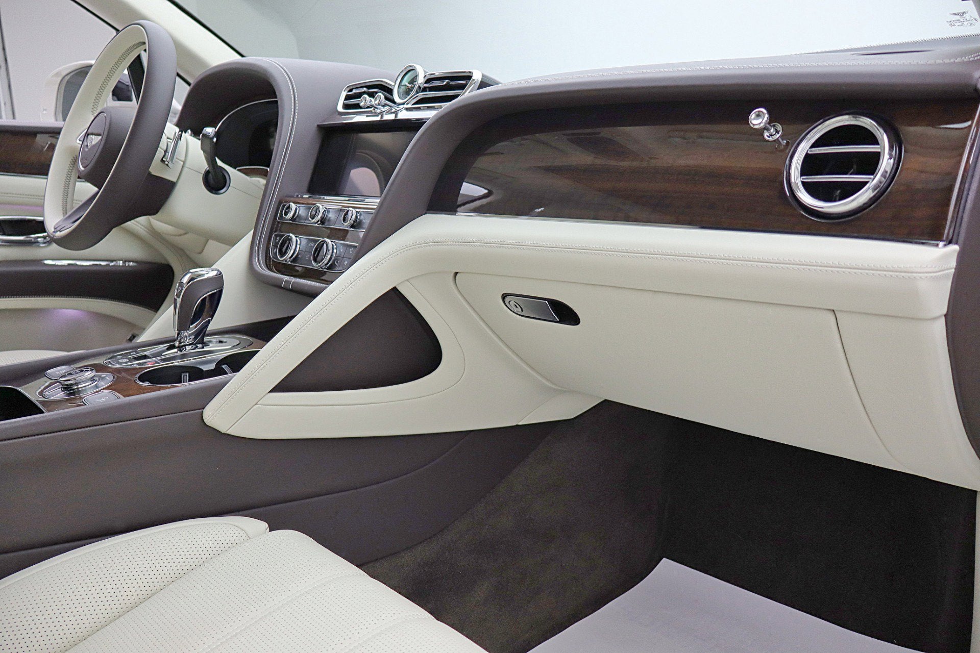 2024 Bentley Bentayga Hybrid V6/LEASE OPTIONS AVAILABLE