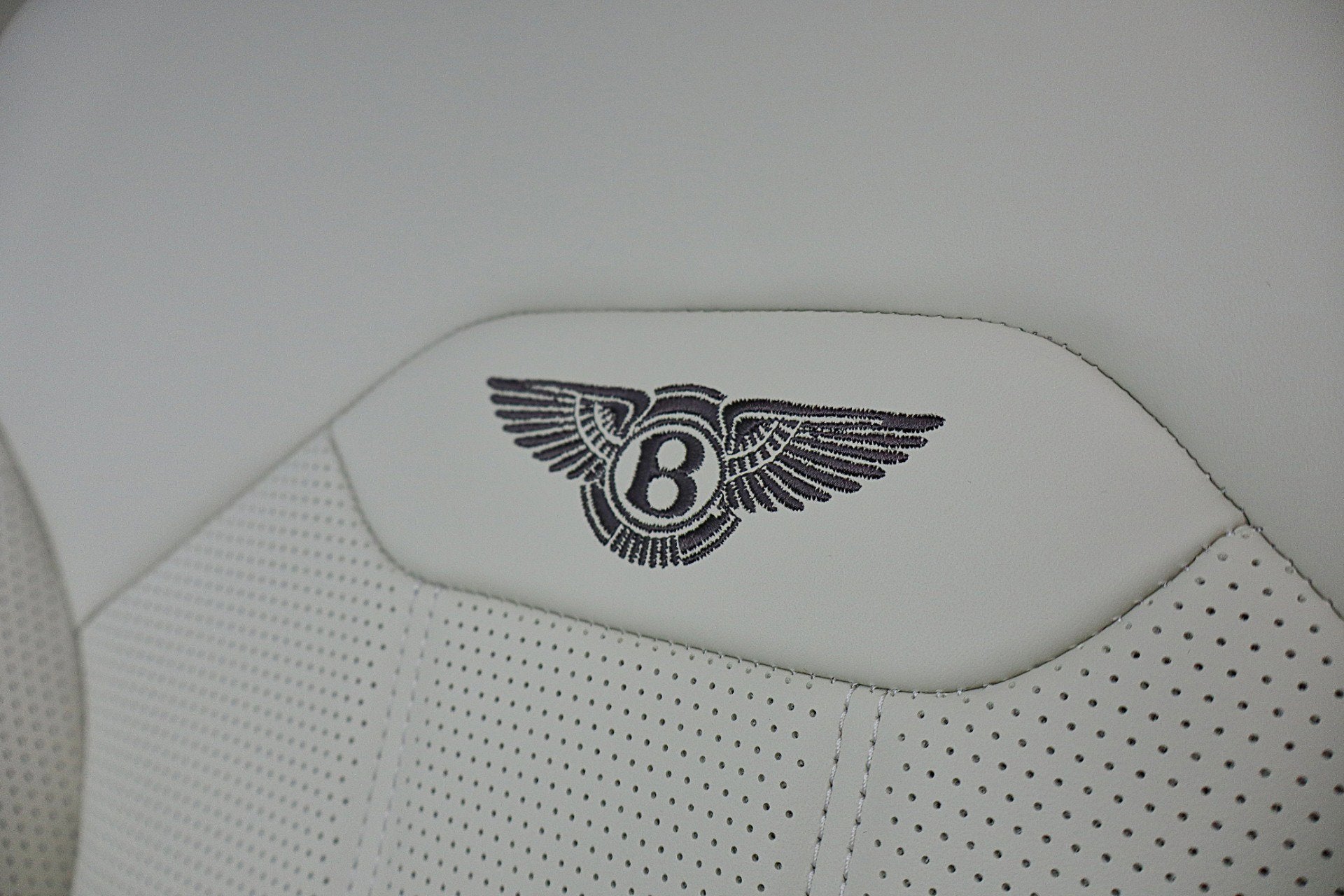 2024 Bentley Bentayga Hybrid V6/LEASE OPTIONS AVAILABLE