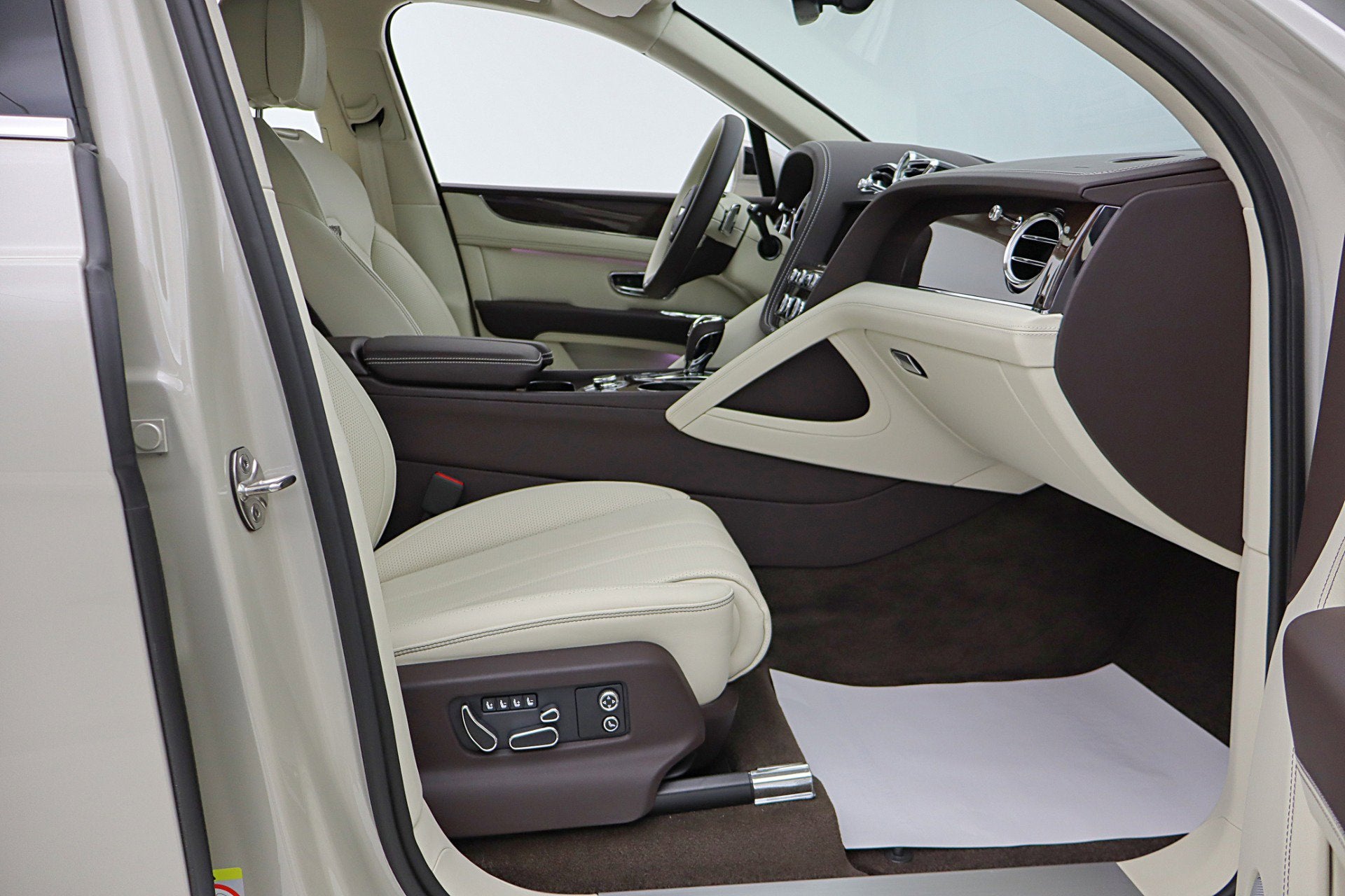 2024 Bentley Bentayga Hybrid V6/LEASE OPTIONS AVAILABLE