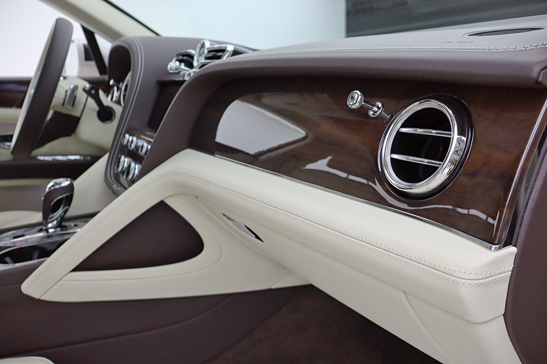 2024 Bentley Bentayga Hybrid V6/LEASE OPTIONS AVAILABLE