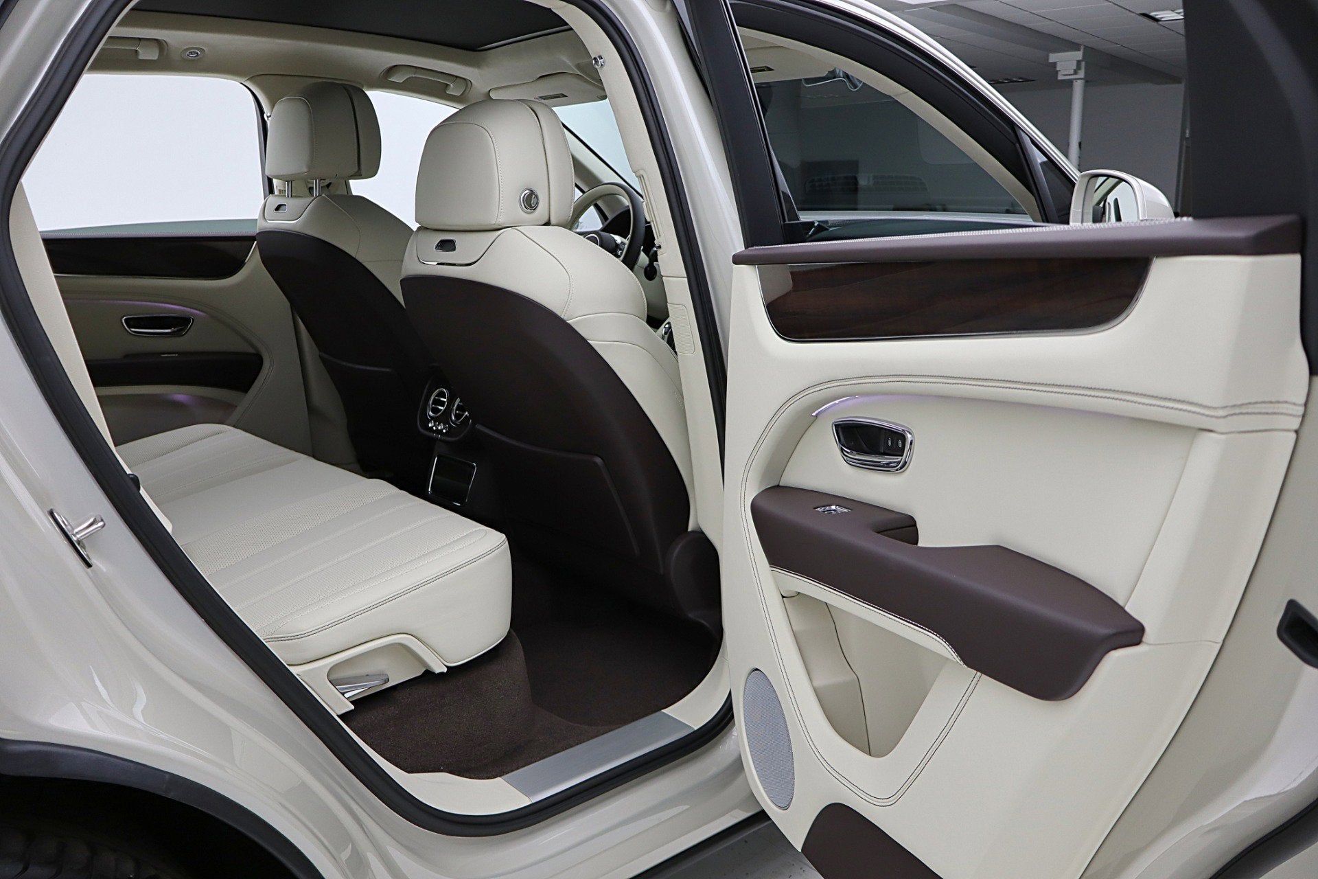 2024 Bentley Bentayga Hybrid V6/LEASE OPTIONS AVAILABLE