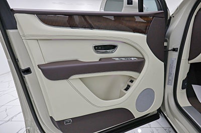 2024 Bentley Bentayga Hybrid V6/LEASE OPTIONS AVAILABLE
