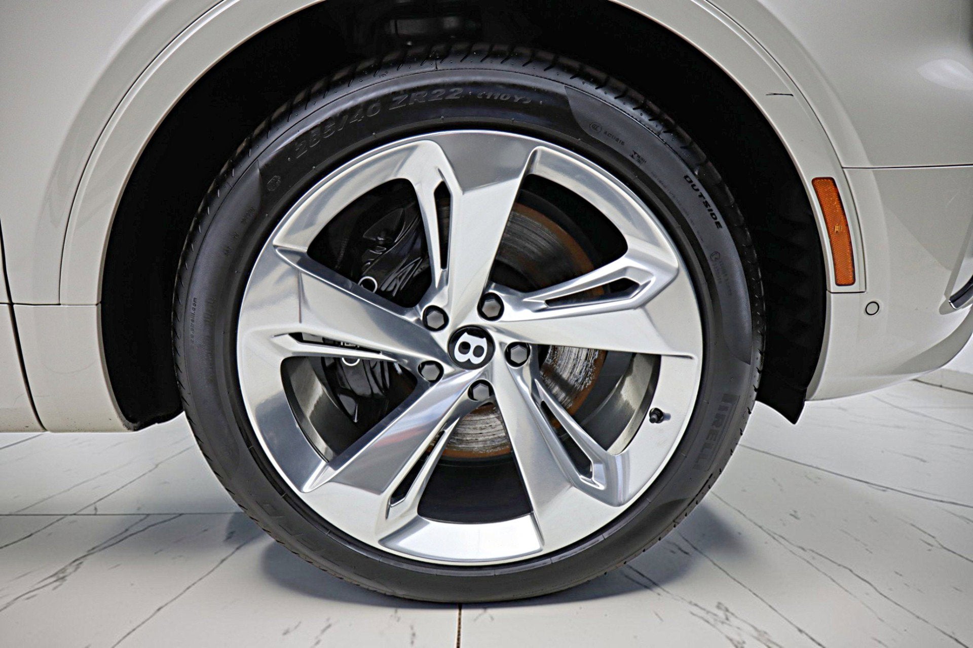 2024 Bentley Bentayga Hybrid V6/LEASE OPTIONS AVAILABLE