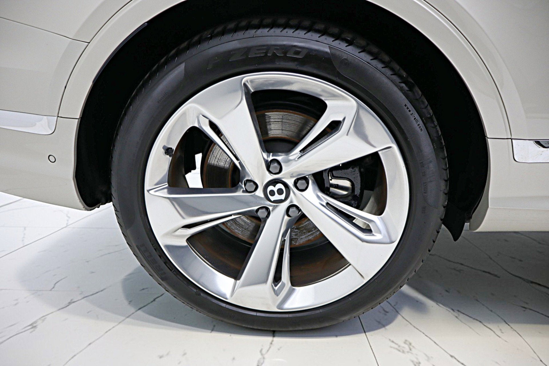 2024 Bentley Bentayga Hybrid V6/LEASE OPTIONS AVAILABLE