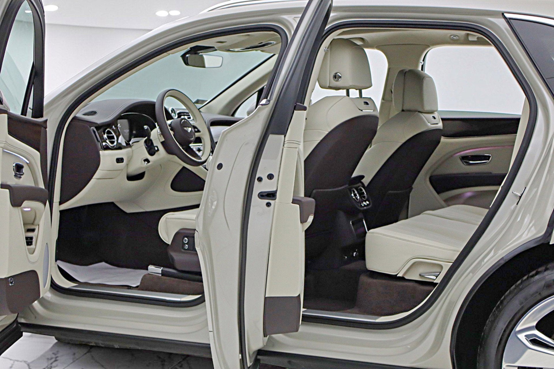 2024 Bentley Bentayga Hybrid V6/LEASE OPTIONS AVAILABLE