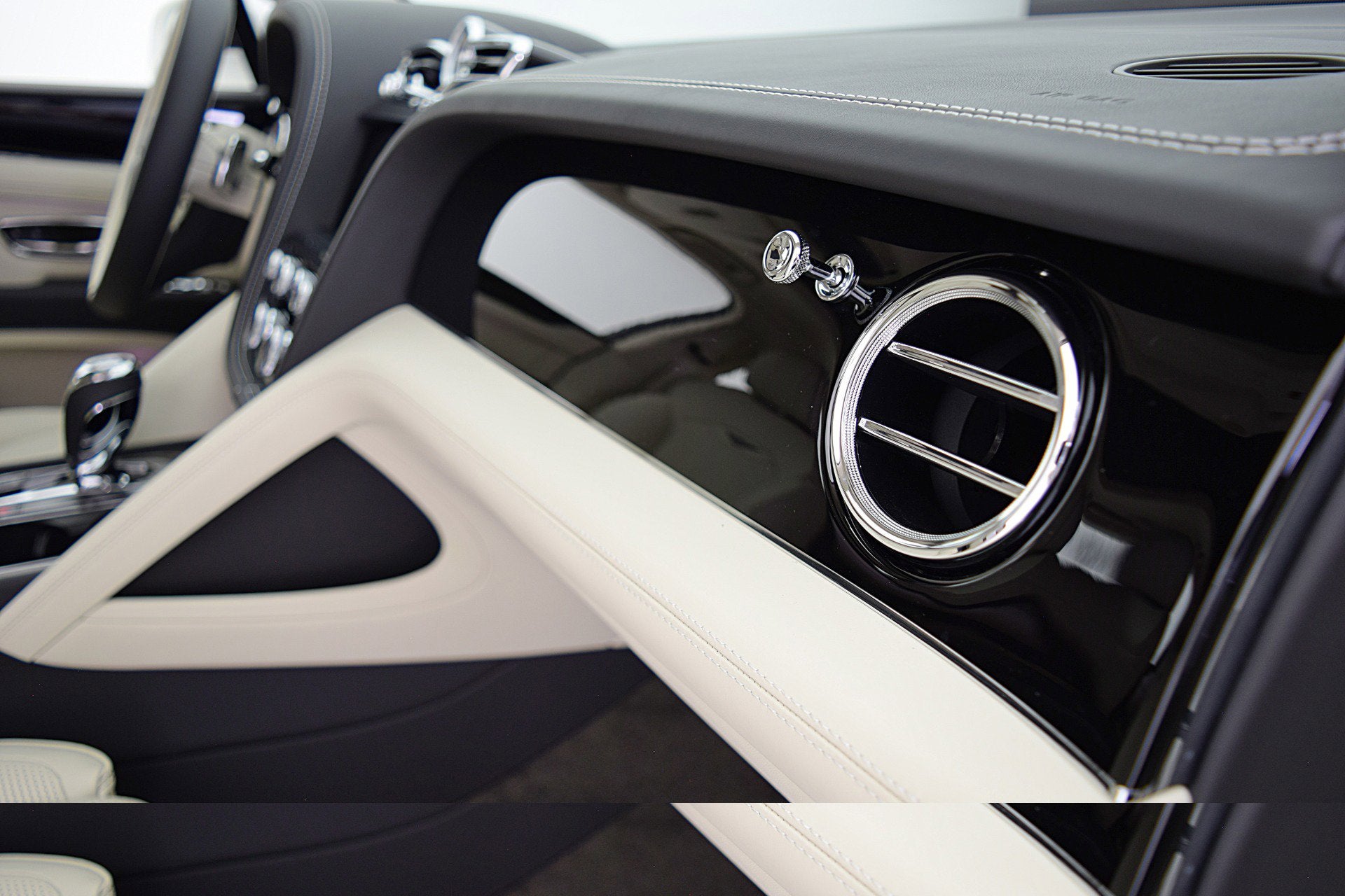 2023 Bentley Bentayga Hybrid V6/LEASE OPTIONS AVAILABLE