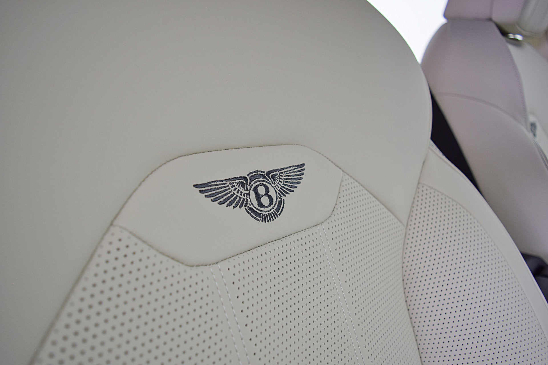 2023 Bentley Bentayga Hybrid V6/LEASE OPTIONS AVAILABLE
