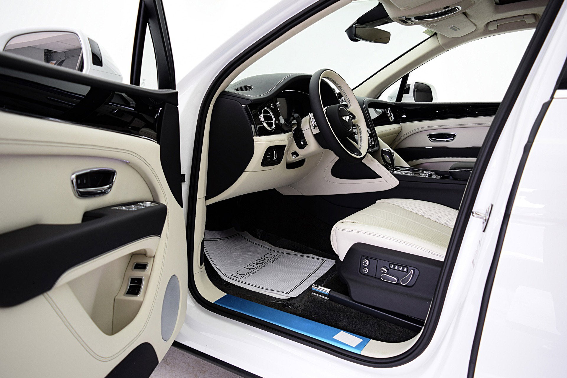 2023 Bentley Bentayga Hybrid V6/LEASE OPTIONS AVAILABLE