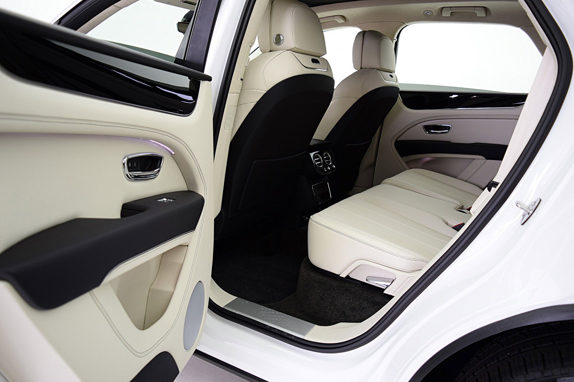 2023 Bentley Bentayga Hybrid V6/LEASE OPTIONS AVAILABLE
