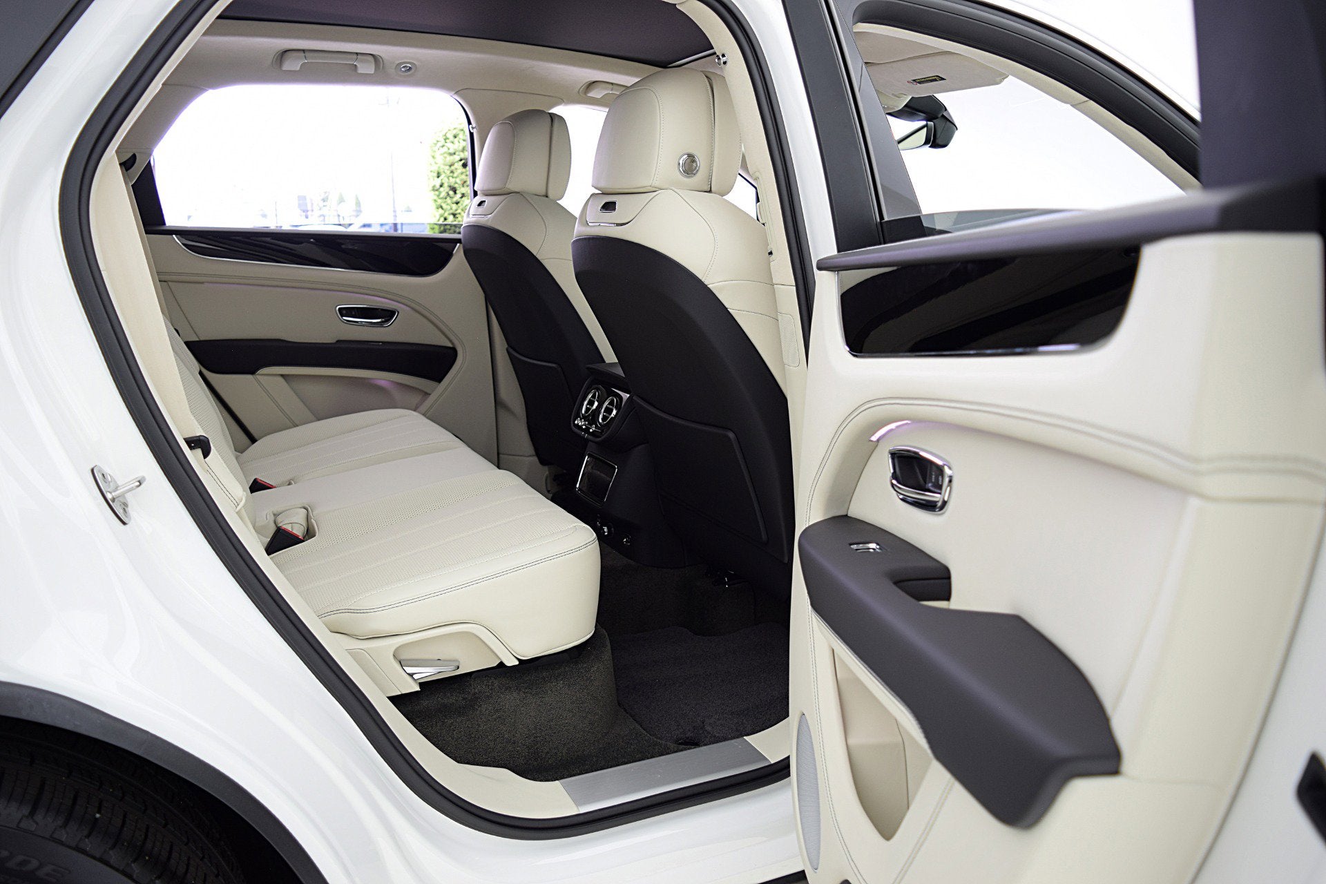 2023 Bentley Bentayga Hybrid V6/LEASE OPTIONS AVAILABLE