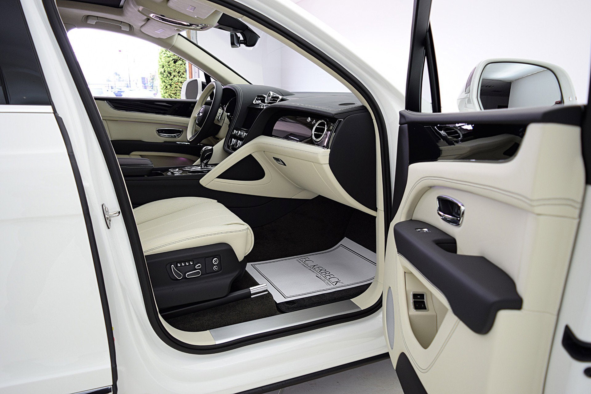 2023 Bentley Bentayga Hybrid V6/LEASE OPTIONS AVAILABLE